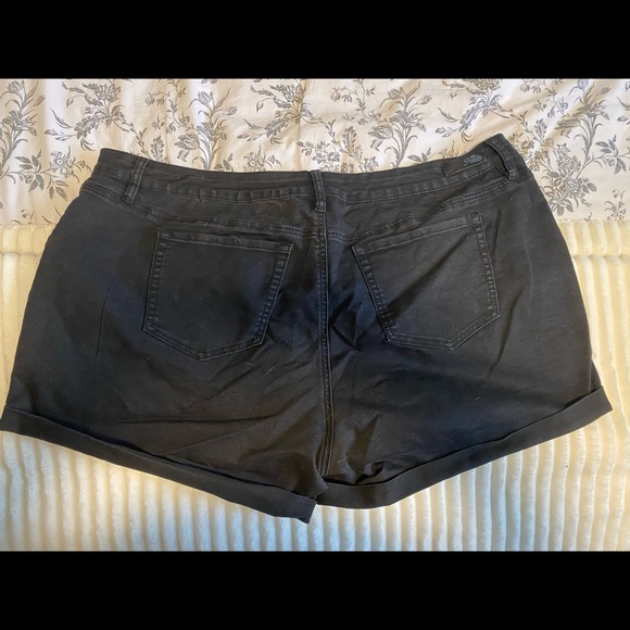 Black jean shorts with stretch - Picture 2 of 2